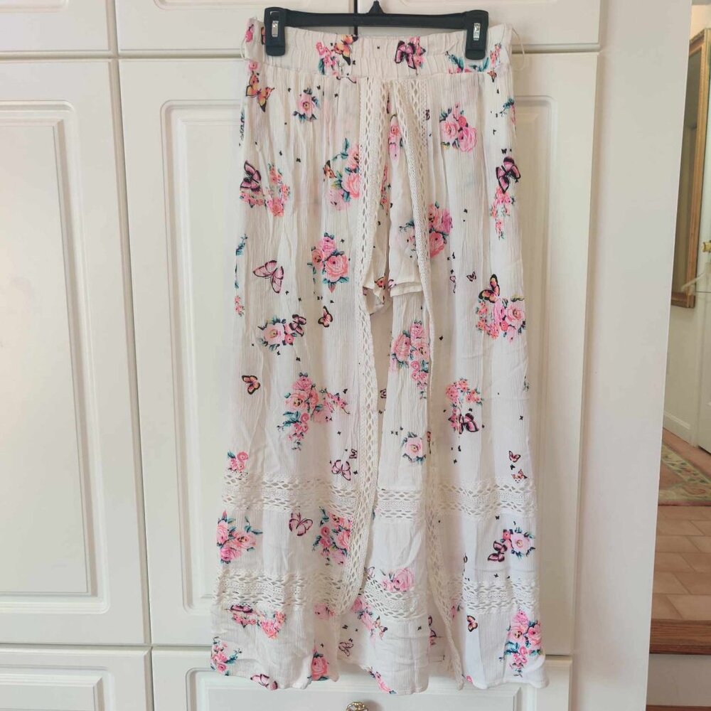 Floral shorts with slit skirt in front, Junior's Size 11-13, Large - Picture 1 of 2